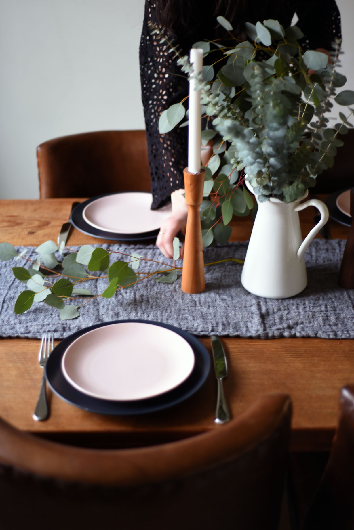 Having people over should be fun, not stressful. We've got you covered with 5 fun ideas for throwing a dinner party that's easy, laid back, but still feels like a million bucks. Read on to learn more.