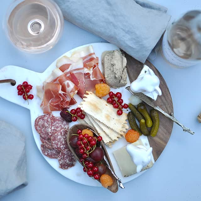 How To Build a Beautiful Charcuterie Plate For Any Season