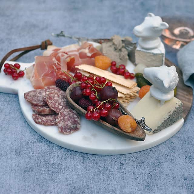 How To Build a Beautiful Charcuterie Plate For Any Season