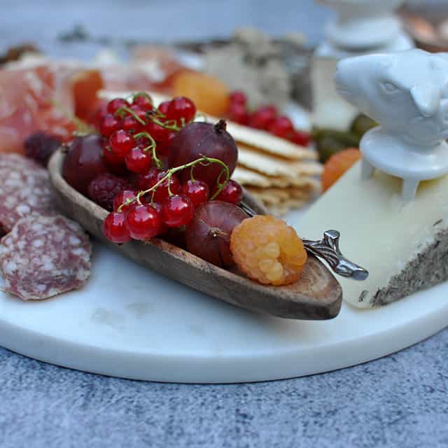 How To Build a Beautiful Charcuterie Plate For Any Season
