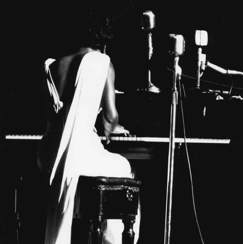 Nina Simone playing the piano (1965)