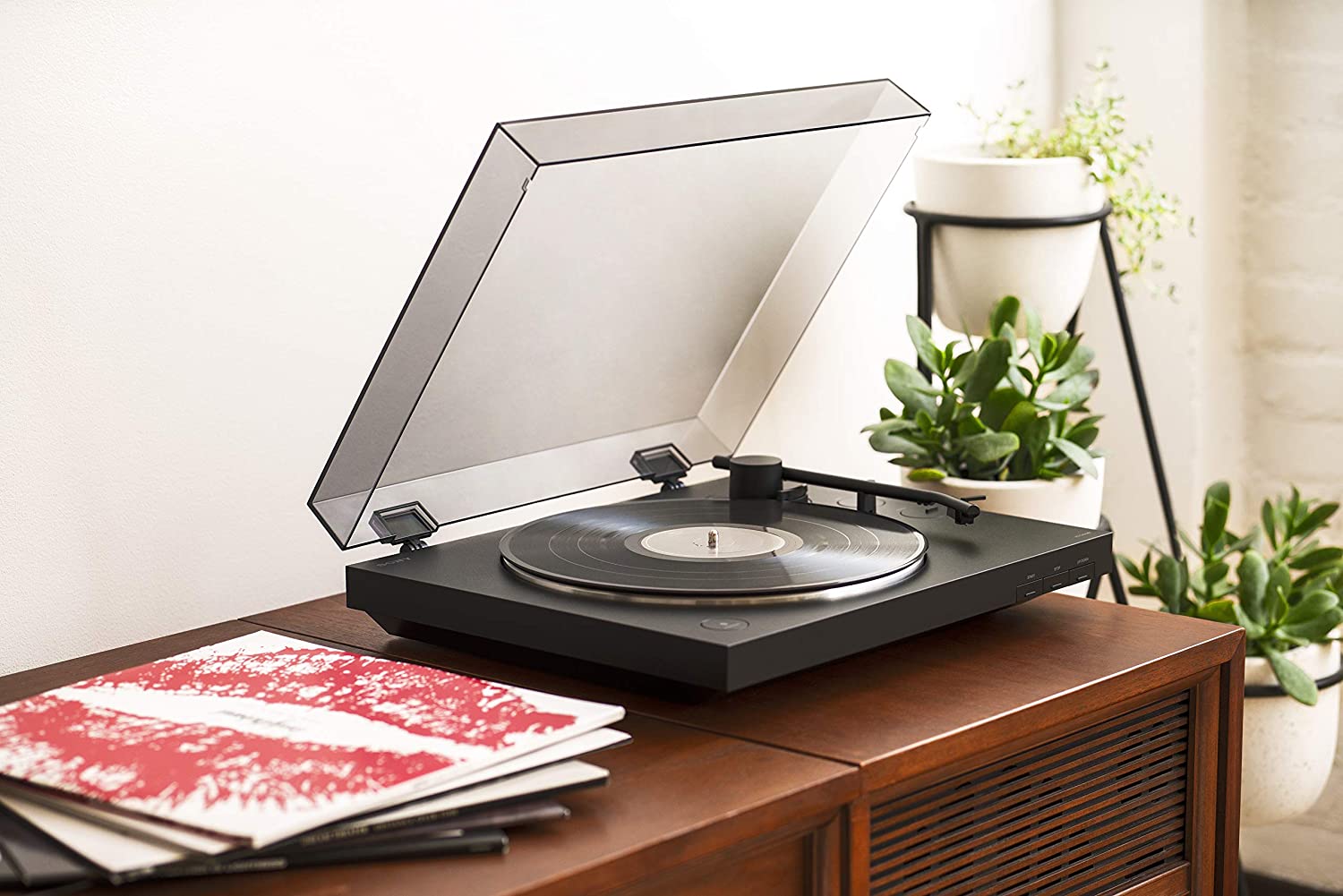 Sony PS-LX310BT Bluetooth Turntable from Turntable Kitchens guide to the best bluetooth record players of 2022