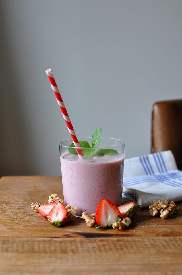 Strawberry Milk and Walnut Smoothie