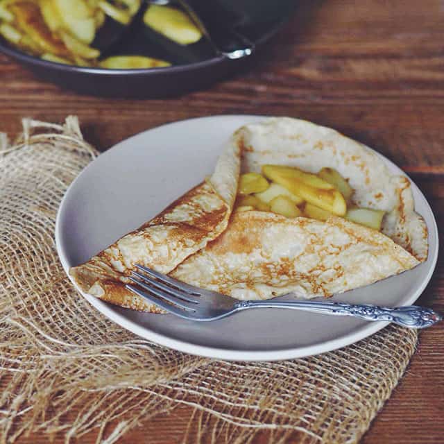 Crepes with Vanilla-Maple Apples 