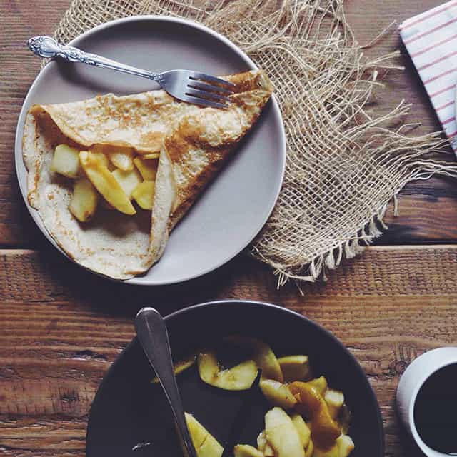 Crepes with Vanilla-Maple Apples 