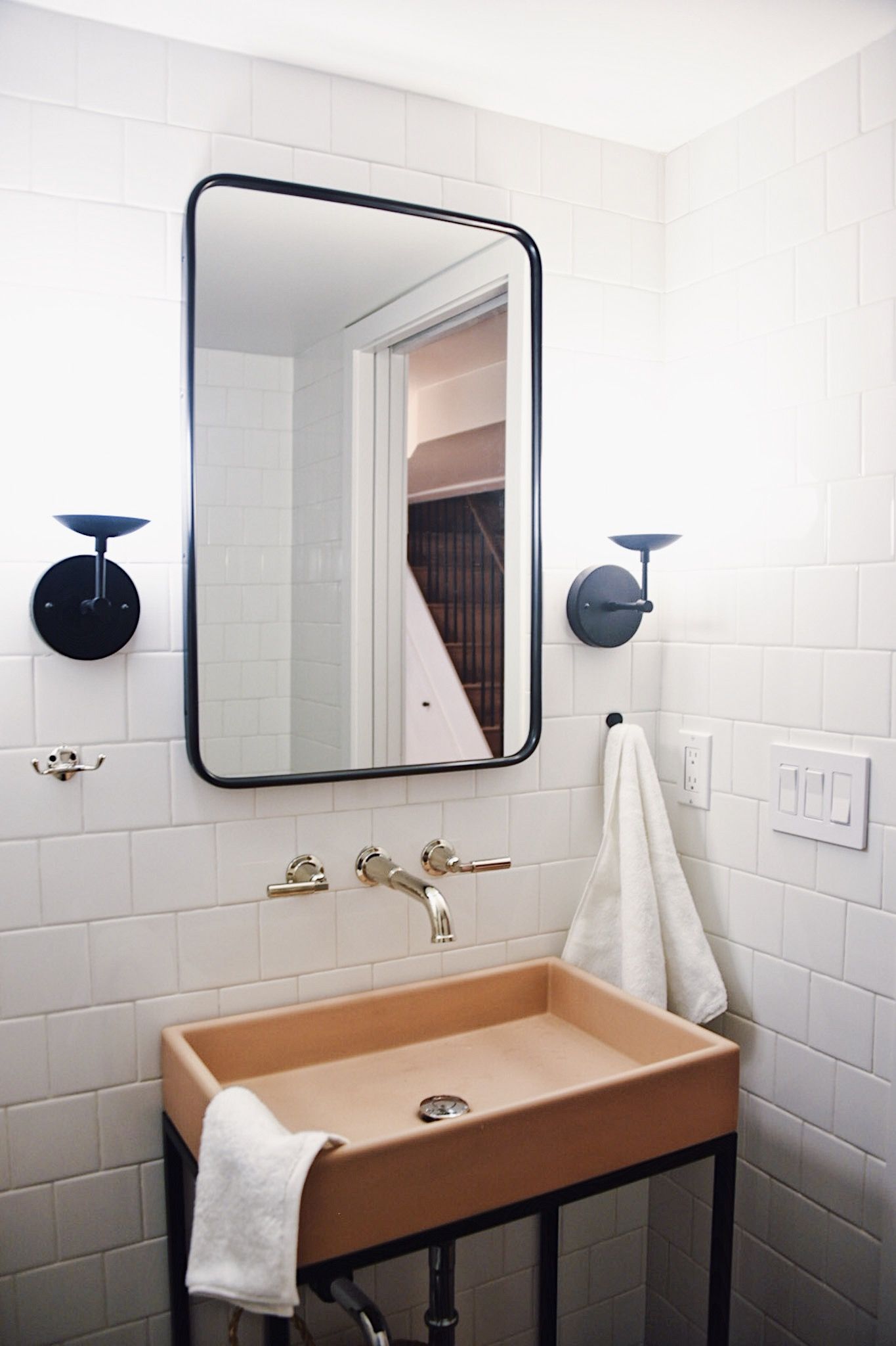 https://www.turntablekitchen.com/_uploads/sink_mirror-bathroom.jpeg