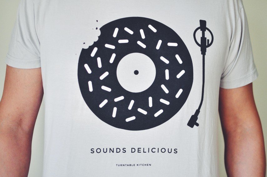 ‘Sounds Delicious’ Vintage Tee B&W Turntable Kitchen